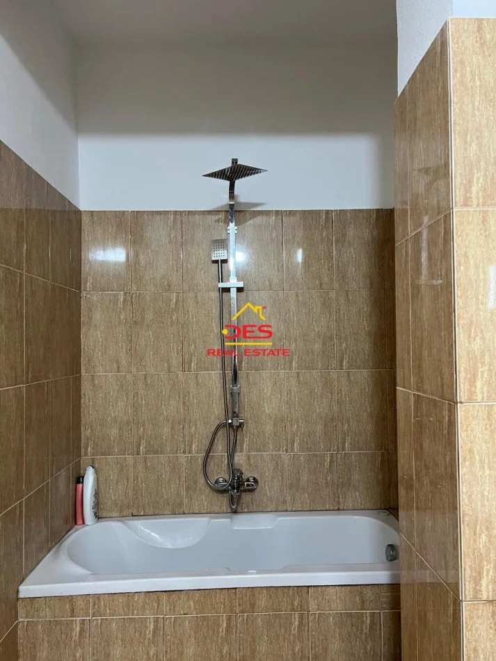 Vlore, jepet me qera apartament 2+1+Ballkon Kati 2, 115 m² 500 € (Rruga Jani Rexha)