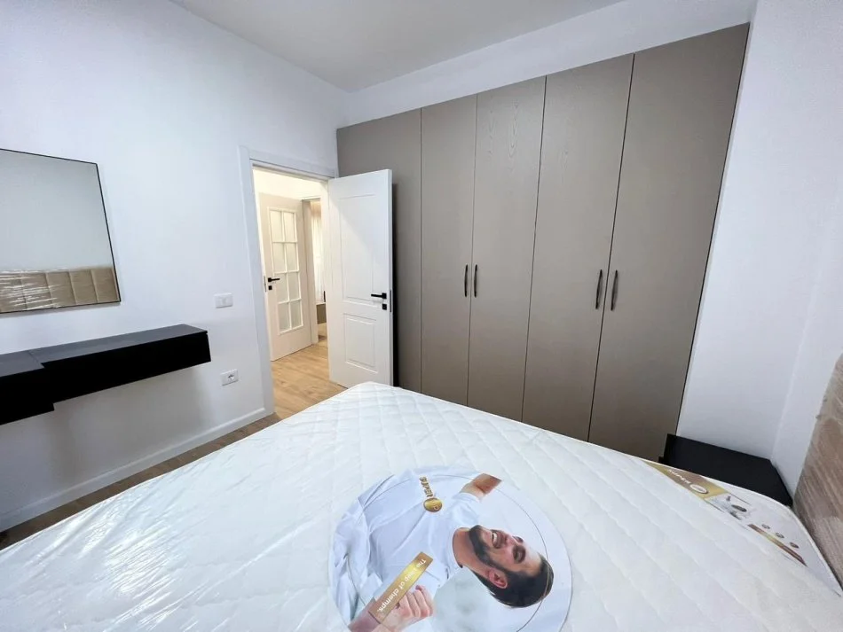 Tirane, jepet me qera apartament 2+1+Ballkon Kati 3, 124 m² 1.200 € (rruga zogu zi)