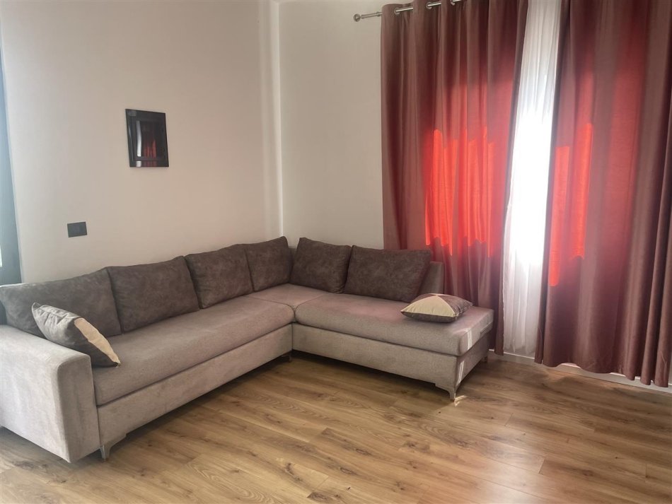 Tirane, jepet me qera shtepi 2+1+Ballkon Kati 2, 85 m² 400 € (Teodor Keko)