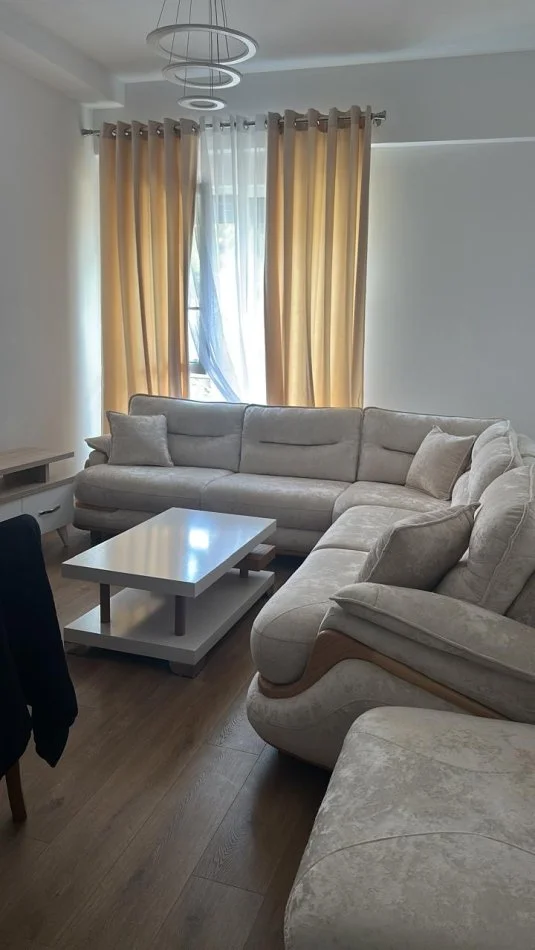 Tirane, jepet me qera apartament 1+1 Kati 2, 57 m² 450 € (Rezidenca Oxa)