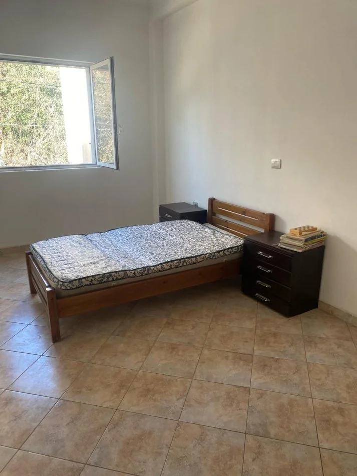 Tirane, jepet me qera apartament 3+1 Kati 1, 140 m² 500 € (Selite, afer Rezidences “Euro 3D”.)