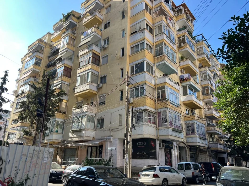 Shqiperi, shitet apartament 2+1+Ballkon Kati 2, 106 m² 265.000 € (Rruga Barrikadave)