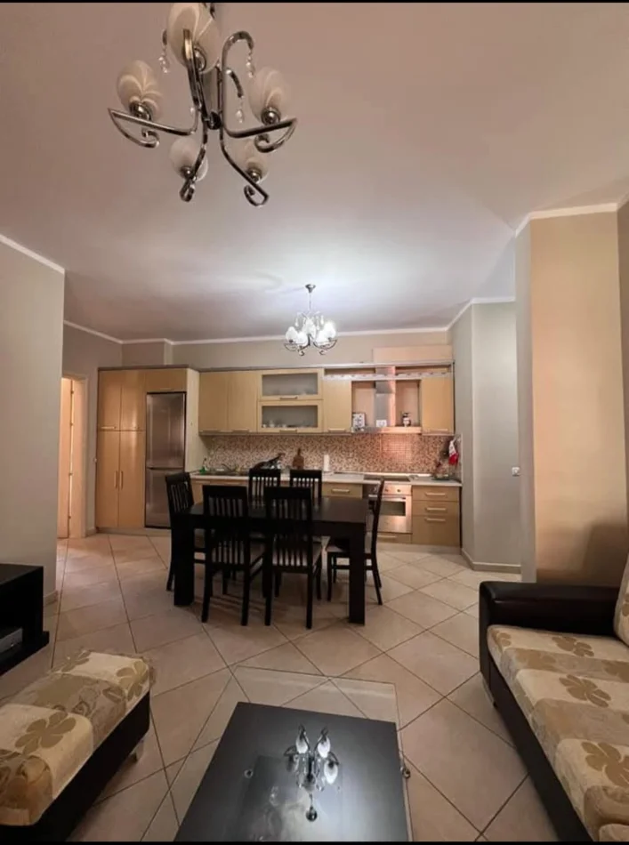 Tirane, jepet me qera apartament 1+1 Kati 5, 600 € (Deliorgji)