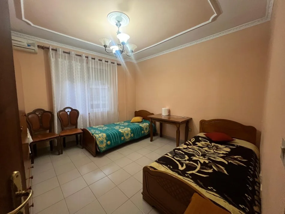 Tirane, shes apartament 3+1+Aneks+Ballkon Kati 4, 144 m² 288.000 € (Komuna Parisit , Lulishtja)