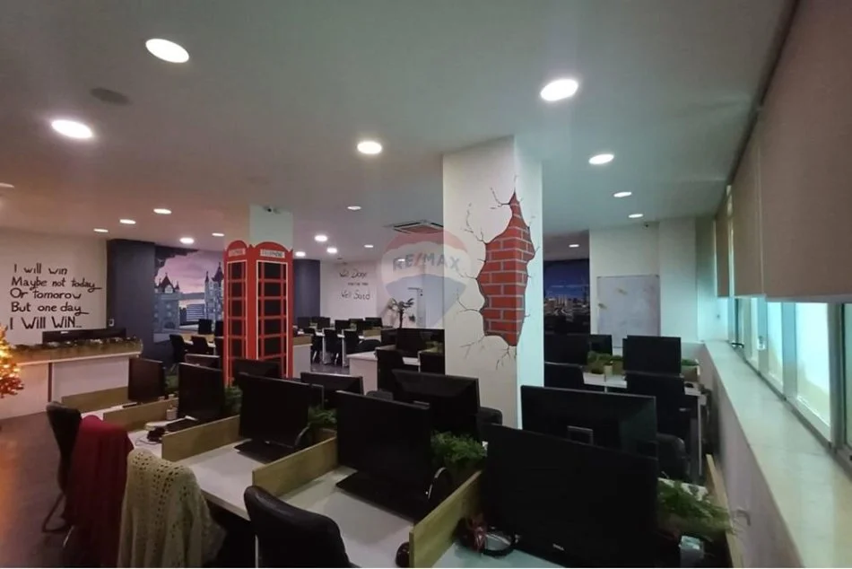 Tirane, shitet dyqan Kati 1, 202 m² 808.000 € (Rruga e Kavajes)