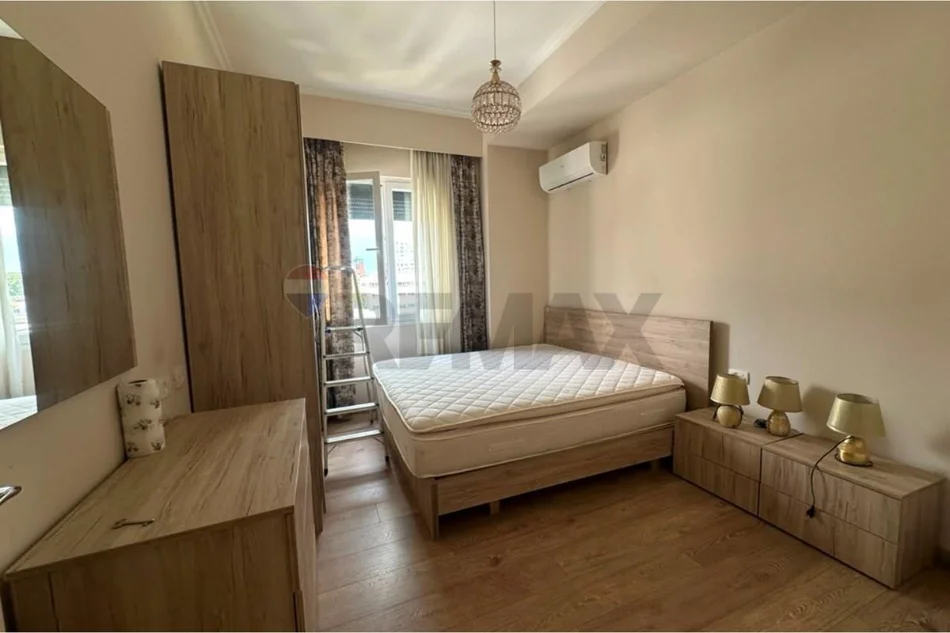 Tirane, jepet me qera apartament 2+1 Kati 2, 88 m² 700 € 
