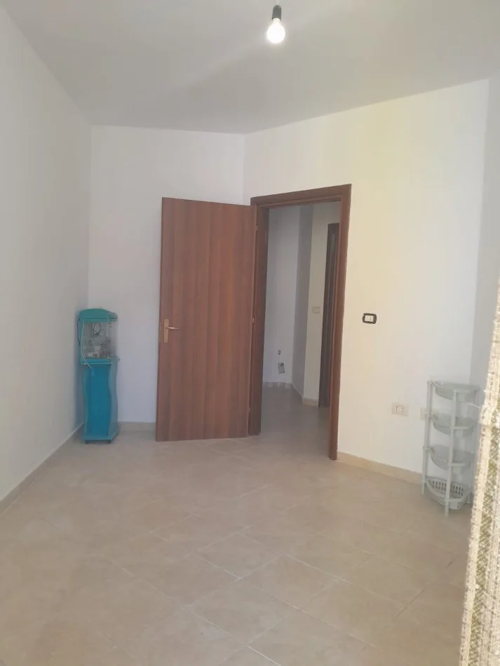 Tirane, jepet me qera apartament 2+1+Ballkon Kati 5, 100 m² 400 € (Rruga Esref Frasheri)