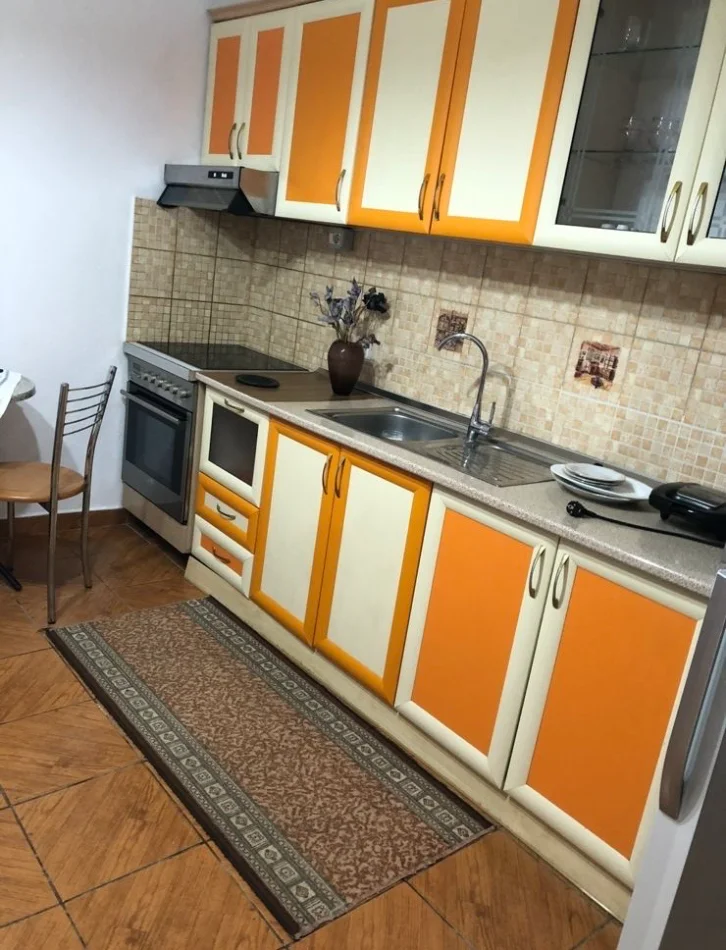 Tirane, jepet me qera apartament 1+1 Kati 0, 60 m² 500 € (rruga e kosovareve)