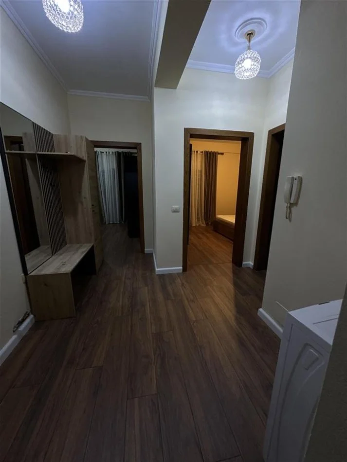 Tirane, jepet me qera apartament 2+1+Ballkon Kati 4, 140 m² 600 € 