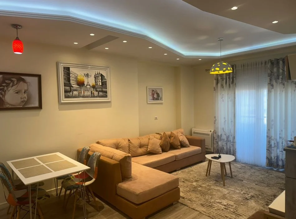 Tirane, jepet me qera apartament 1+1 Kati 6, 75 m² 850 € (Komuna e Parisit)