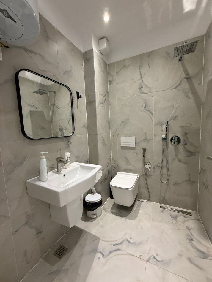 Tirane, jepet me qera garsonier 1+1 Kati 4, 40 m² 450 € (Rruga 5 Maji)