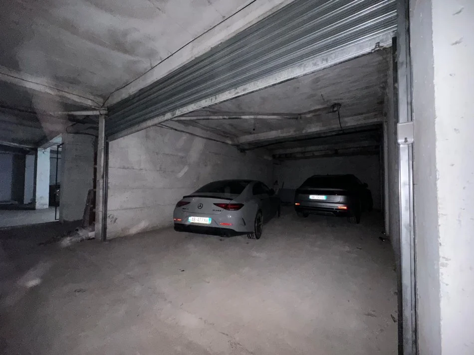 Shqiperi, jepet me qera apartament 2+1 Kati 3, 114 m² 550 € (PRANE BAR RETURN)  UNA60727