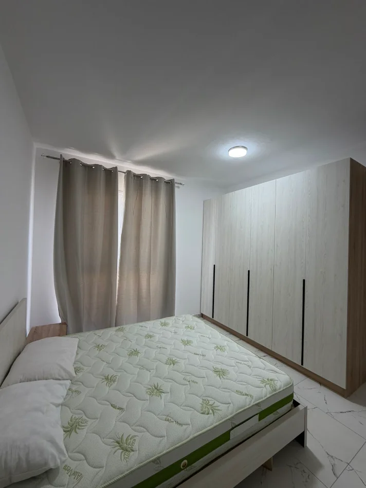 Shqiperi, jepet me qera apartament 2+1 Kati 8, 90 m² 550 € (Univers City)