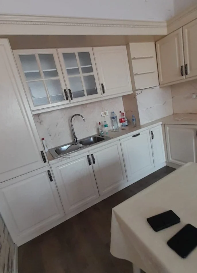 Tirane, jepet me qera apartament 2+1+Ballkon Kati 5, 82 m² 600 € (Myslym Shyri)