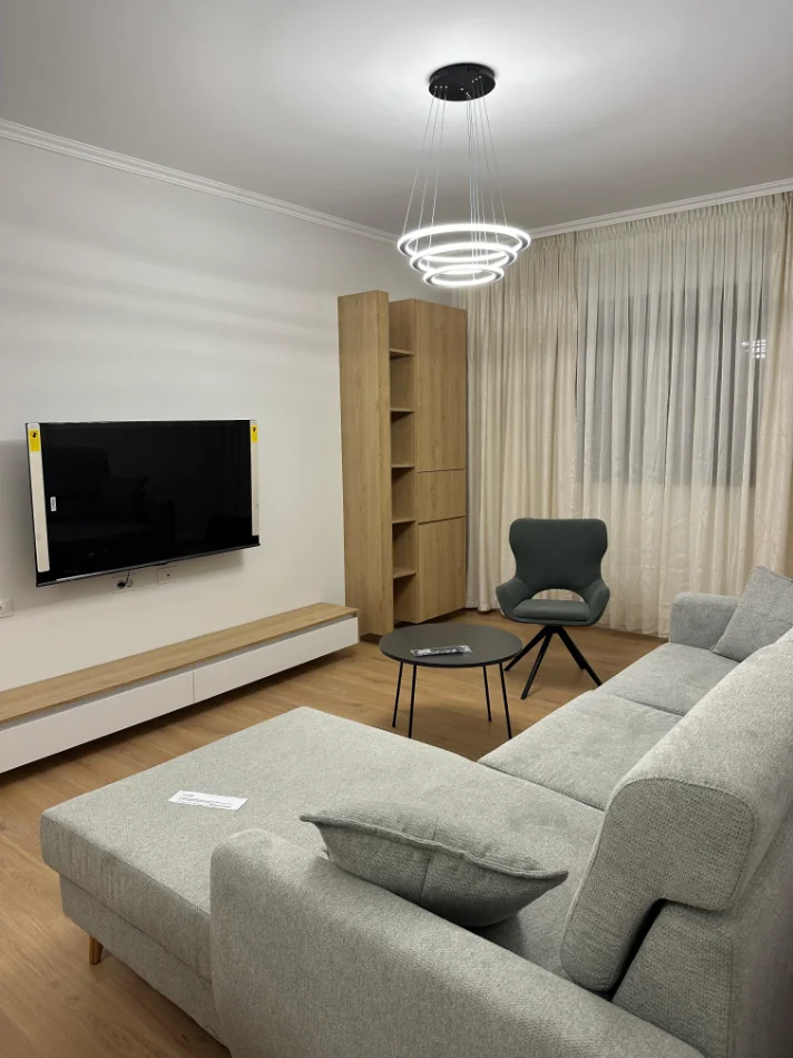 Tirane, jepet me qera apartament 2+1 Kati 6, 120 m² 1.300 € (Rruga Durresit)