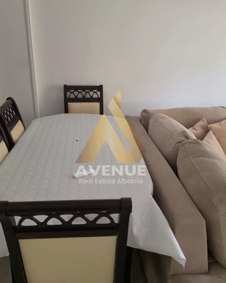 Tirane, jepet me qera apartament 2+1+Aneks+Ballkon Kati 4, 90 m² 700 € (Rruga Vace Zela)