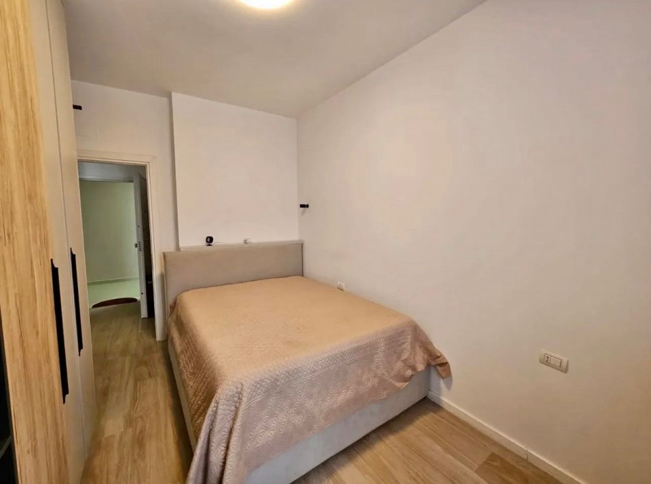 Tirane, jepet me qera apartament 1+1 Kati 8, 65 m² 600 € (Don bosko)