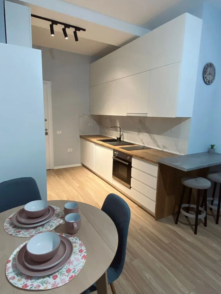 Tirane, jepet me qera apartament 1+1+Ballkon Kati 2, 58 m² 550 € (Kompleksi Magnet)