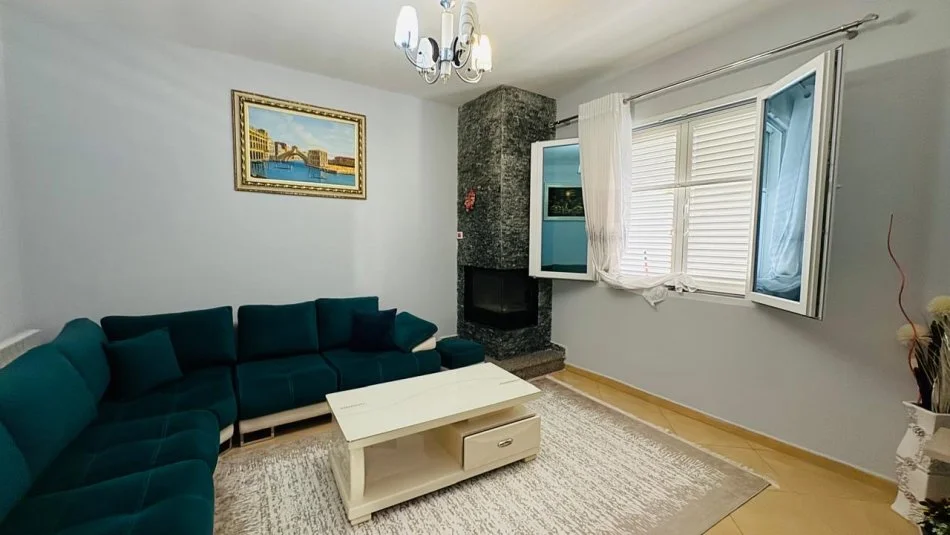 Tirane, shitet shtepi Dublex Kati 2, 550 m² 160.000 € (Kamez)