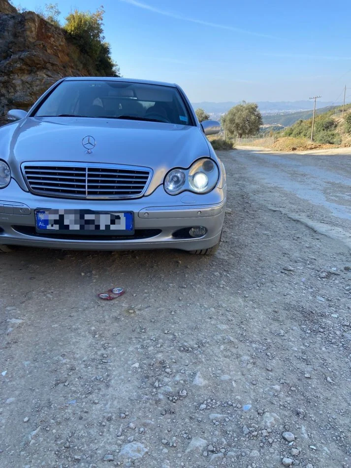 Tirane, shitet makine Benz C Class Benzin+Gaz, gri metalizato automatik Kondicioner 225.000 km 3.500 €
