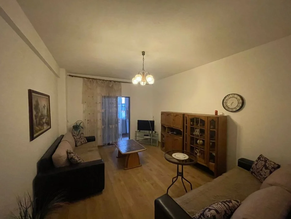 Tirane, jepet me qera apartament 1+1 Kati 2, 65 m² 400 € (Rruga “Ndre Mjeda”)