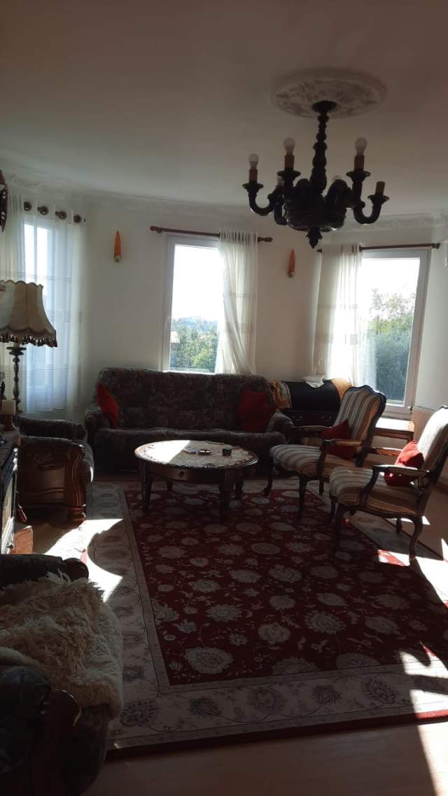Tirane, jepet me qera Vile 2 Katshe, 220 m² 400 Euro (Babrru)