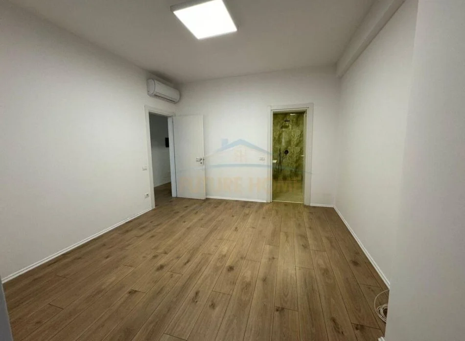 Tirane, jepet me qera apartament 2+1 Kati 4, 114 m² 1.400 € (Blloku)