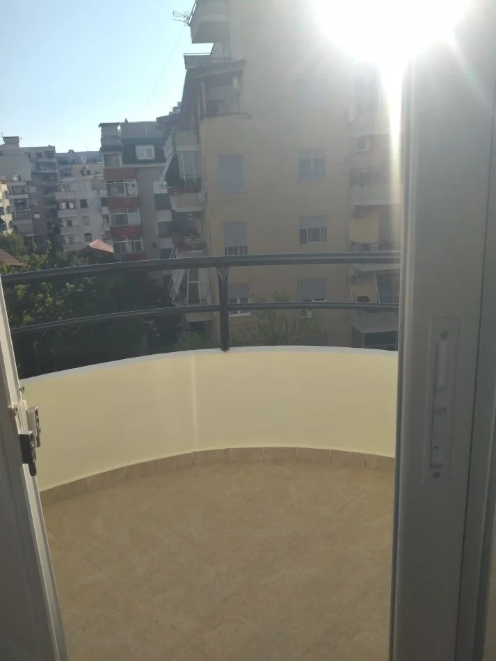 Tirane, jepet me qera apartament 2+1+Ballkon Kati 2, 100 m² 400 € 