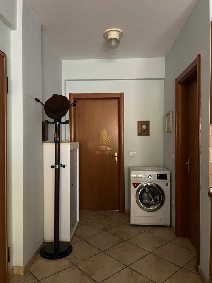 Tirane, jepet me qera apartament 1+1+Ballkon Kati 3, 60 m² 450 € (Don Bosko)