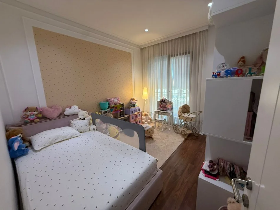 Tirane, shitet apartament 3+1+Ballkon , 202 m² 750.000 € 