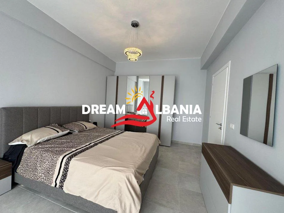 Tirane, jepet me qera 2+1 Kati 7, 105 m² 700 € (Berryli)