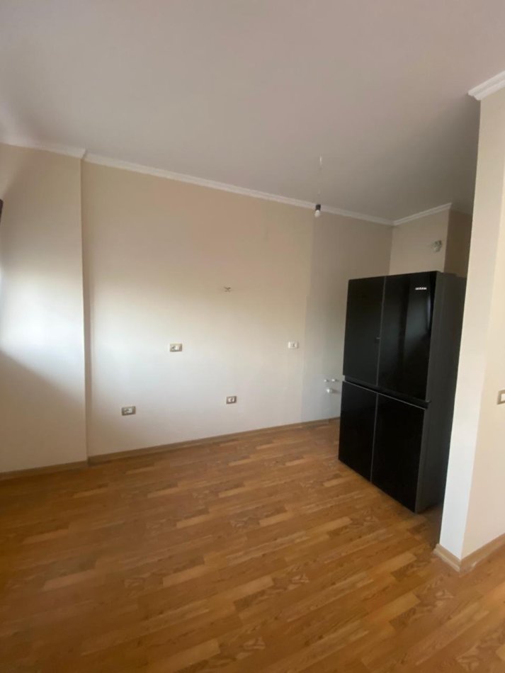 Tirane, jepet me qera apartament 2+1 Kati 3, 100 m² 400 € (Rruga Teodoro keko)