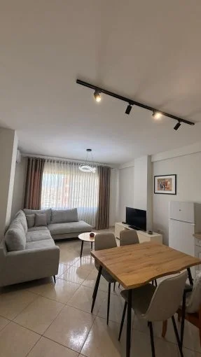 Tirane, jepet me qera apartament 2+1+Aneks+Ballkon Kati 5, 101 m² 550 € (Yzberisht)