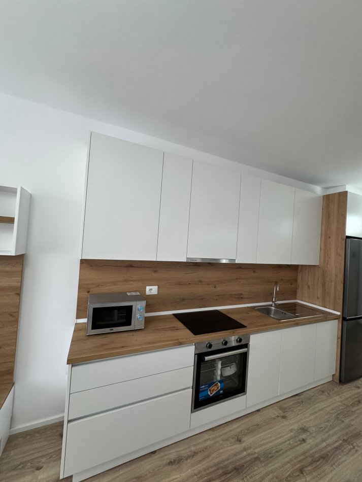 Tirane, jap me qera apartament 1+1 Kati 3, 500 € (Perballe Amerikan 3)