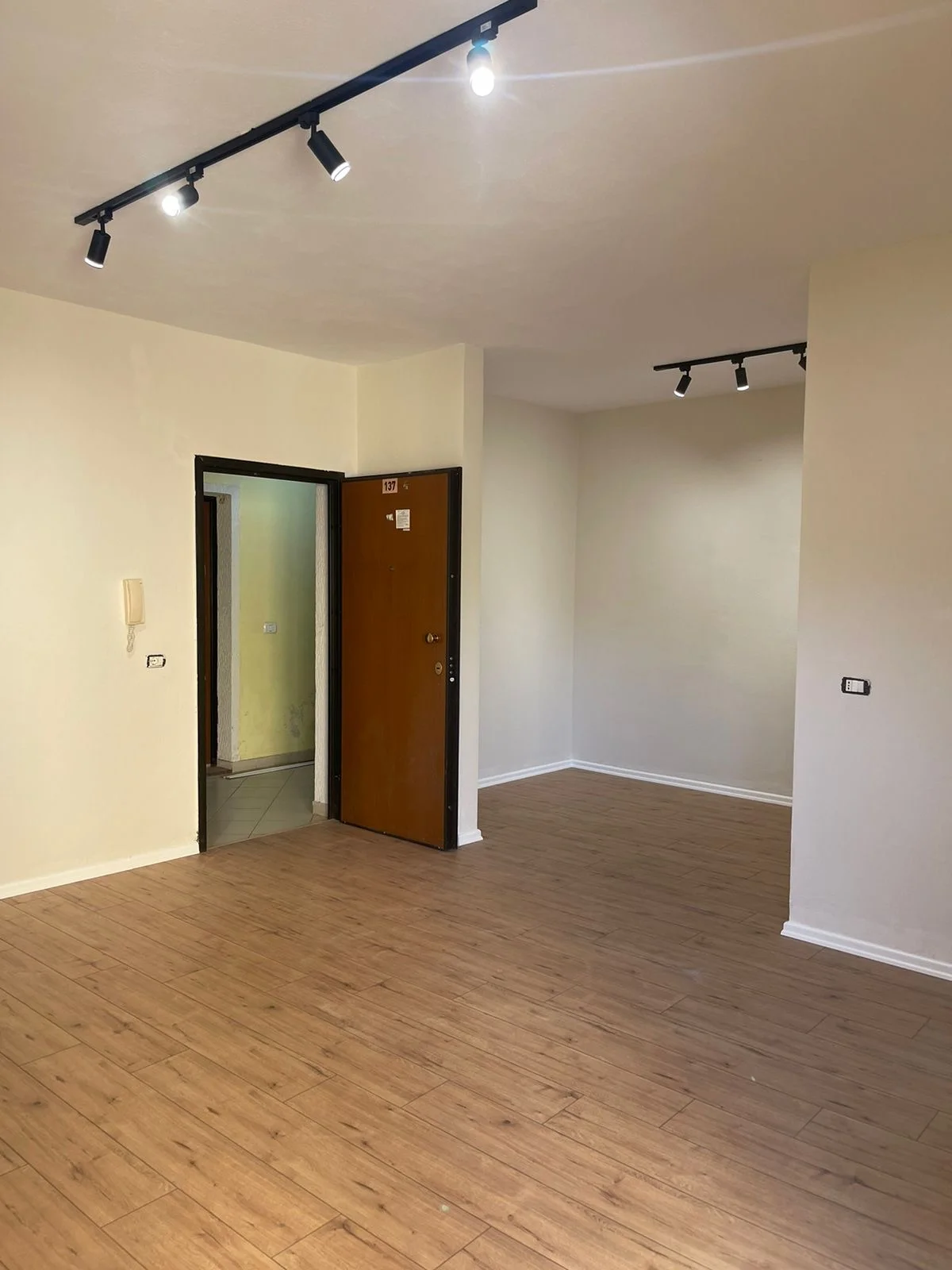 Shitet, Garsoniere 1+1, Afer Detit. Shkembi i Kavajes Durres