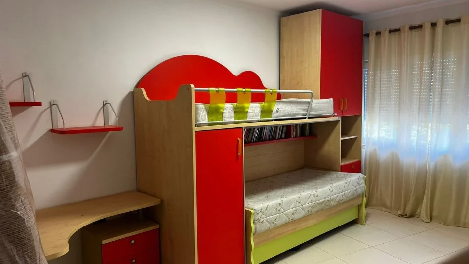 Tirane, jepet me qera apartament 2+1+Ballkon Kati 3, 90 m² 750 € (SULEJMAN DELVINA)