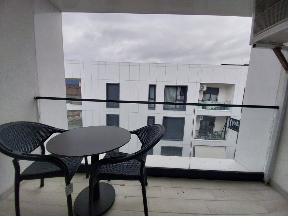 Tirane, jap me qera apartament 1+1+Ballkon Kati 3, 80 m² 900 € (liqeni i thate)