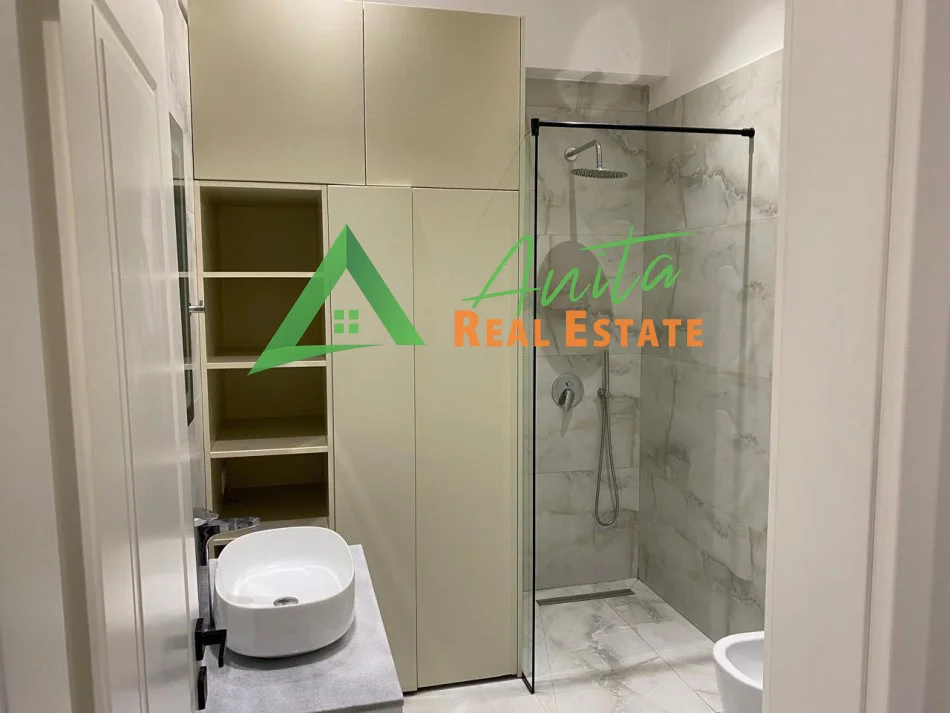 Tirane, jepet me qera apartament 1+1+Ballkon Kati 3, 70 m² 500 € (Astir)