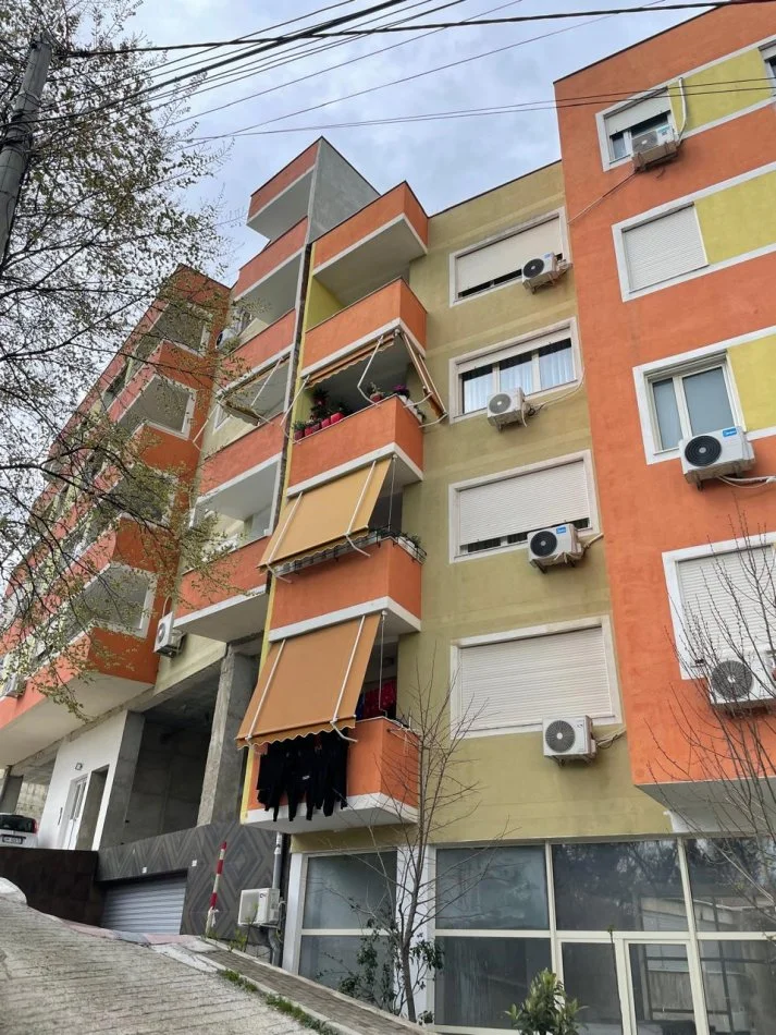 Tirane, shitet apartament 2+1 Kati 3, 112 m² 201.000 € (Liqeni thate)