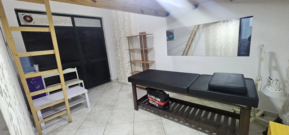 Tirane, jepet me qera apartament duplex 1+1 , 25 m² 220 € (Rruga Frederik Shiroka)