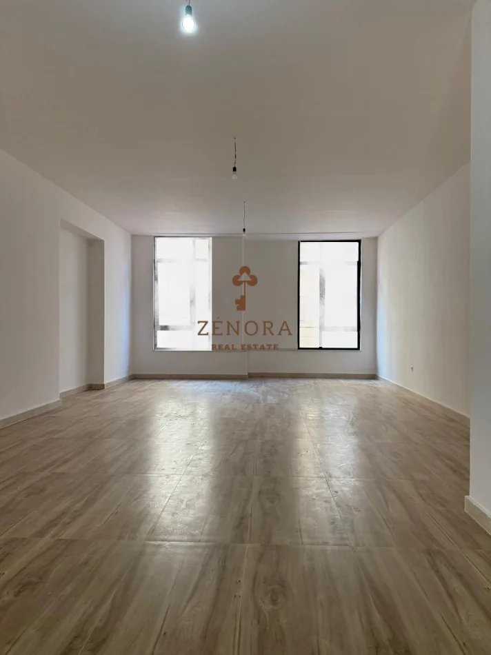 Tirane, jepet me qera zyre , 154 m² 2.600 € (Mine Peza)