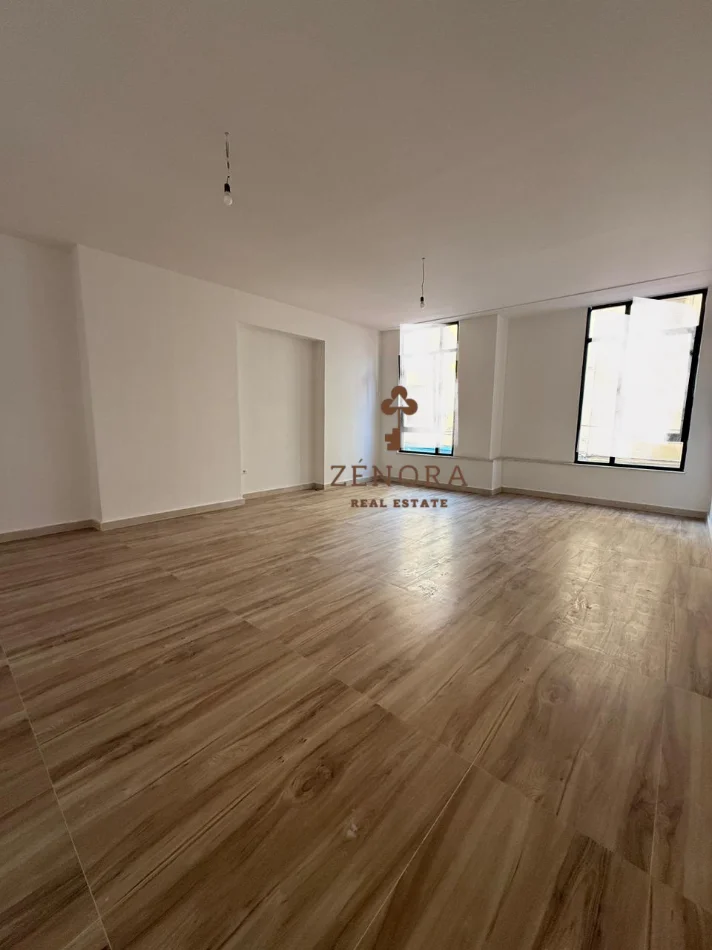 Tirane, jepet me qera zyre , 154 m² 2.600 € (Mine Peza)