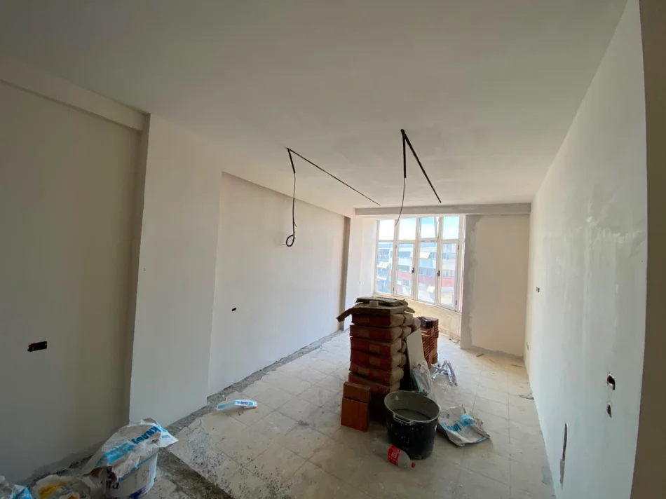 Tirane, shes apartament 1+1 Kati 9, 68 m² (unaze e re)