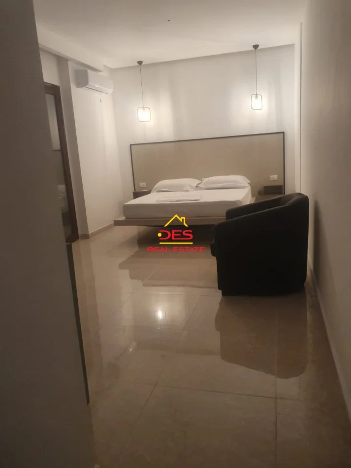 Vlore, jepet me qera hotel Kati 2, 350 m² 30.000 € (Rruga Perlat Rexhepi)