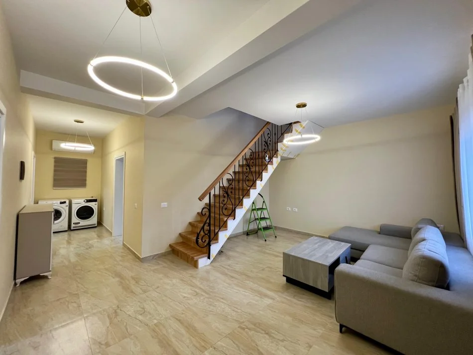 Tirane, shitet Vile 3+1+Aneks+Ballkon Kati 2, 174 m² 450.000 € (Mullet)