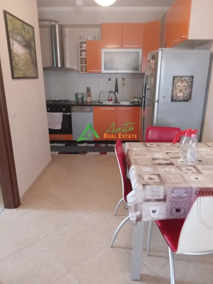 Tirane, jepet me qera apartament 3+1 Kati 6, 81 m² (Fusha e Aviacionit)