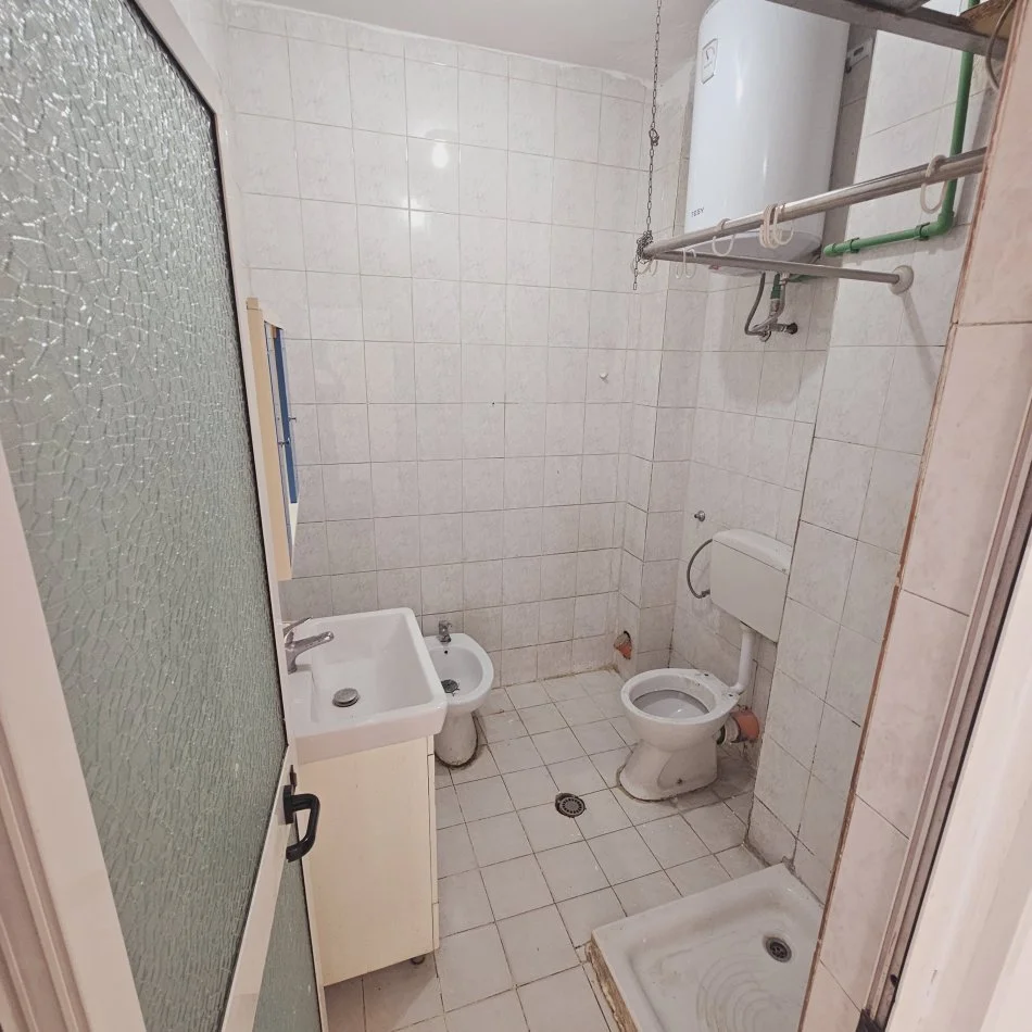 Tirane, shitet apartament 2+1+Aneks+Ballkon Kati 4, 93 m² 135.000 € (Bulevardi Zhan Dark)