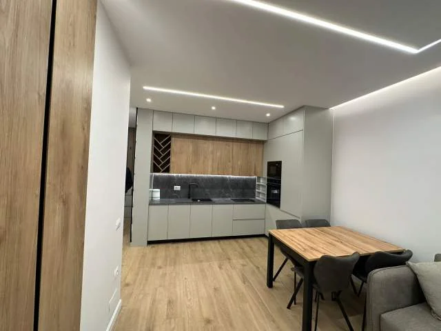 Tirane, jepet me qera apartament 2+1 Kati 5, 600 Euro (Jordan Misja)