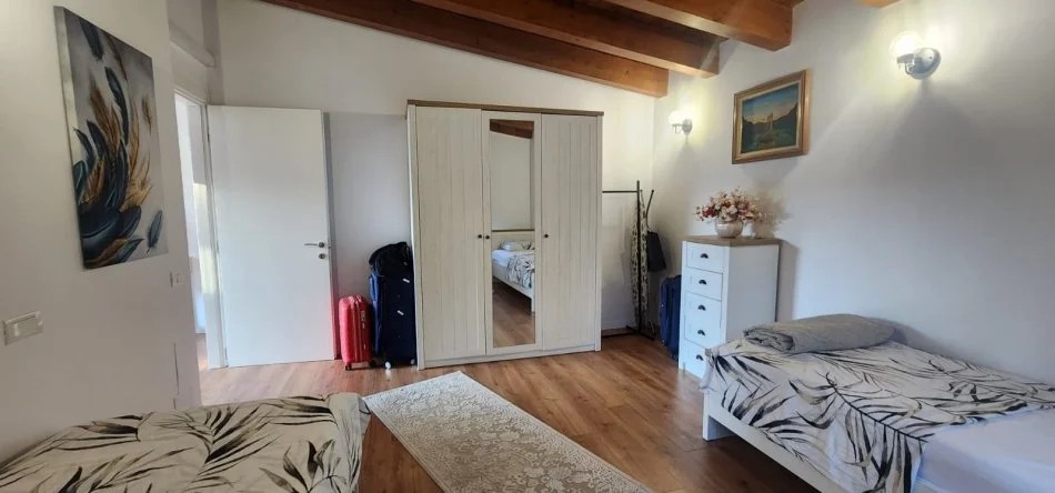 Tirane, jepet me qera Vile 4+1+Aneks+Ballkon , 407 m² 5.000 € 