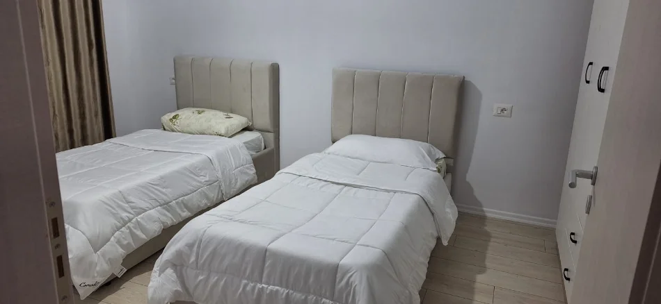 Tirane, jepet me qera apartament 2+1+Ballkon , 100 m² 650 € (Prane Green City, Tirane)